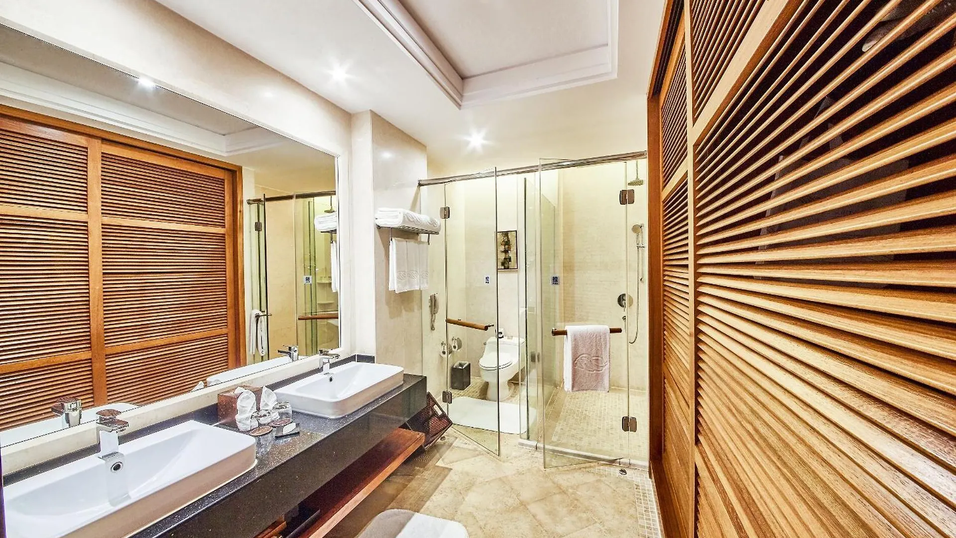 ***** Hotel Ocean Sonic Resort San-ja Čína